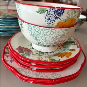 The Pioneer Woman Multicolor Floral Dinnerware Set